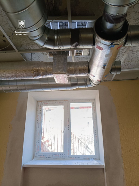 У дитсадку в Тернополі облаштовують сучасний фасад (ФОТО)