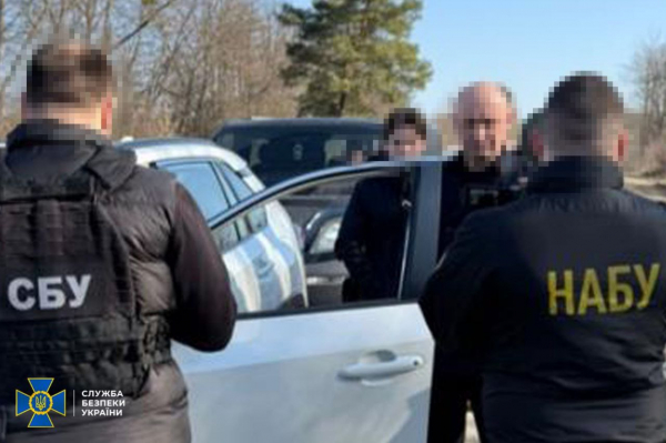 Самоочищення СБУ: внутрішня безпека затримала двох високопосадовців обласних управлінь (фото)
