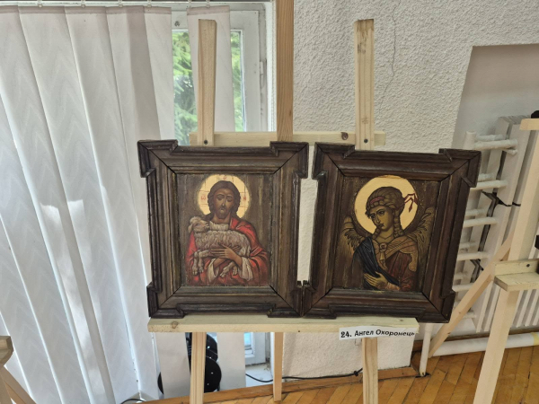 Виставка ікон Володимира Шерстія «З вірою до Перемоги» відкрилася у Заліщицькому обласному госпіталі (фото)