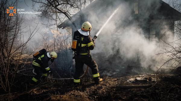 За добу на Тернопільщині сталося 10 пожеж та знешкодили вибухонебезпечний предмет (фото)