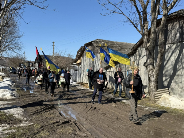 Заліщицька громада провела в останню дорогу захисника Василя Шевчука (фото)