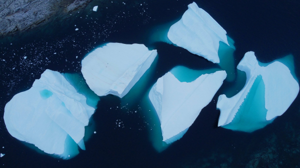 До Всесвітнього дня води опублікували фото, яким різним її колір може бути в Антарктиці