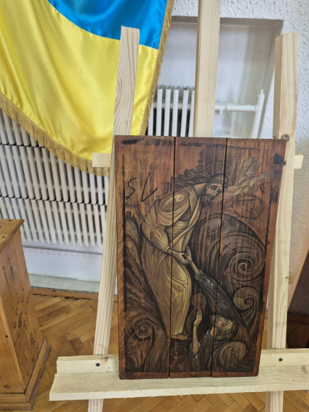 Виставка ікон Володимира Шерстія «З вірою до Перемоги» відкрилася у Заліщицькому обласному госпіталі (фото)