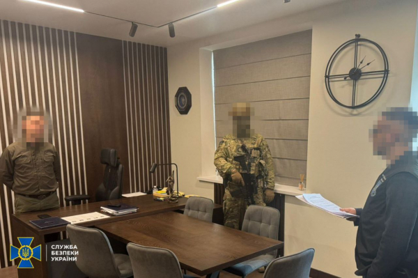 Самоочищення СБУ: внутрішня безпека затримала двох високопосадовців обласних управлінь (фото)