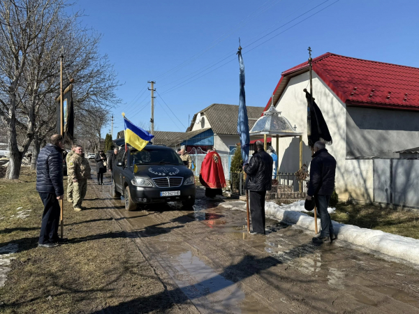 Заліщицька громада провела в останню дорогу захисника Василя Шевчука (фото)