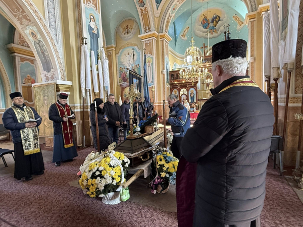 Заліщицька громада провела в останню дорогу захисника Василя Шевчука (фото)