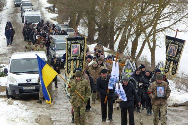 Був щирим та допомагав людям: у Шумській громаді попрощалися з воїном Дмитром Войцішевським (ФОТО)
