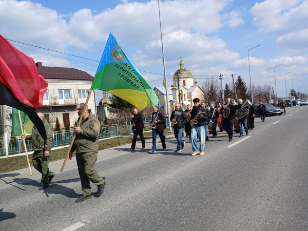 Ворожий дрон обірвав життя 43-річного Захисника: Козівська громада попрощалася з Володимиром Сломою (фото)