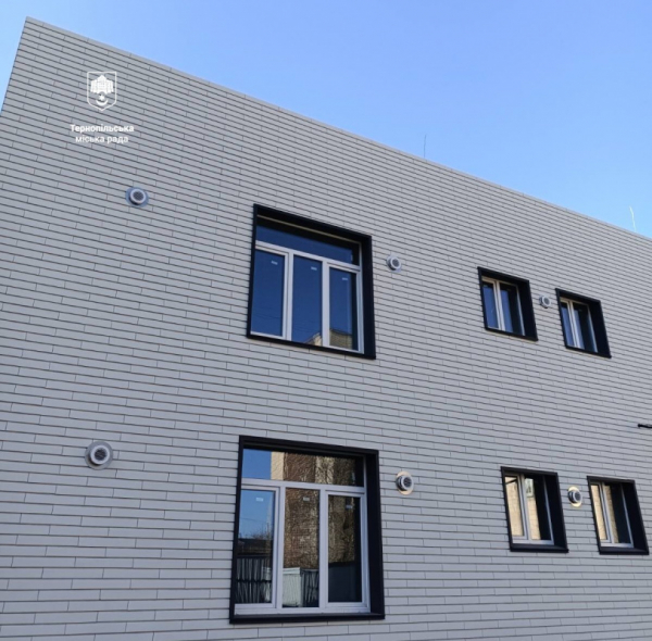 У дитсадку в Тернополі облаштовують сучасний фасад (ФОТО)