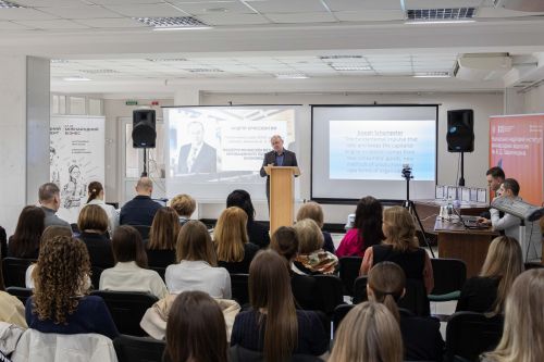 60 років ЗУНУ: в університеті відбулася міжнародна науково-практична конференція молодих учених і студентів (фото)