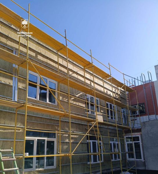 У дитсадку в Тернополі облаштовують сучасний фасад (ФОТО)