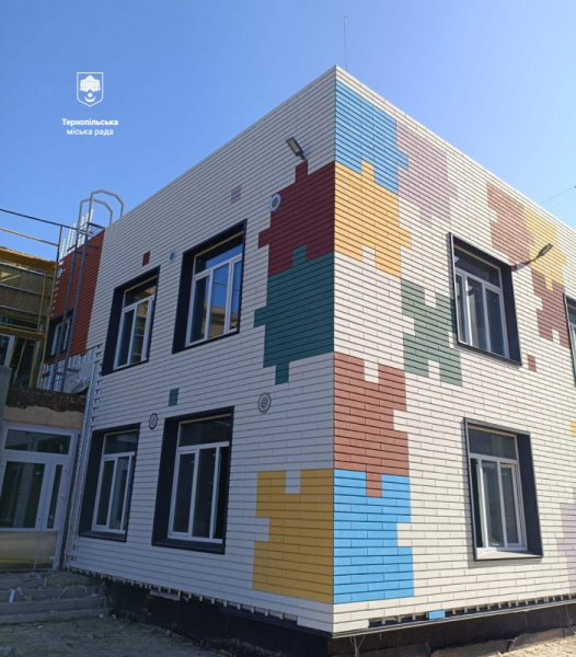 У дитсадку в Тернополі облаштовують сучасний фасад (ФОТО)