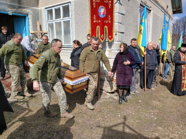 Ворожий дрон обірвав життя 43-річного Захисника: Козівська громада попрощалася з Володимиром Сломою (фото)