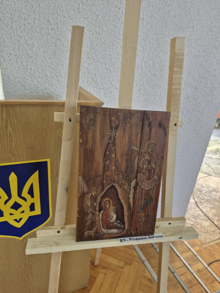 Виставка ікон Володимира Шерстія «З вірою до Перемоги» відкрилася у Заліщицькому обласному госпіталі (фото)