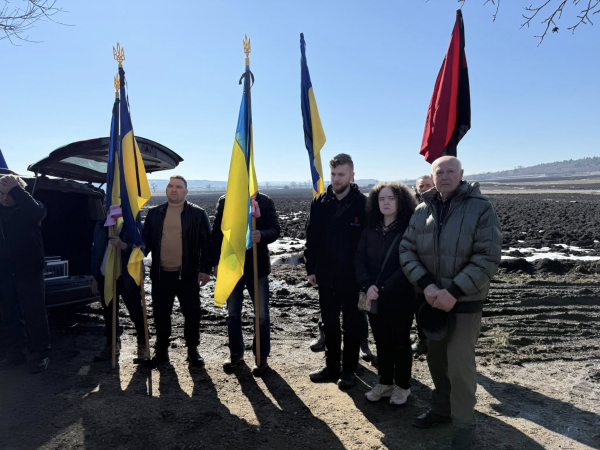 Заліщицька громада провела в останню дорогу захисника Василя Шевчука (фото)