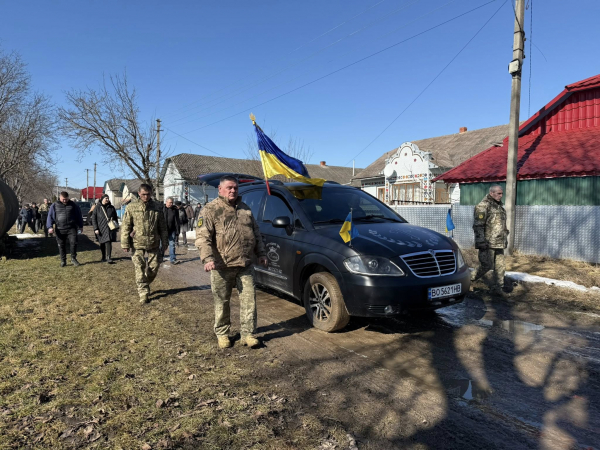 Заліщицька громада провела в останню дорогу захисника Василя Шевчука (фото)