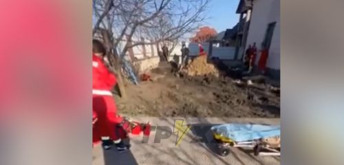 У Байківцях чоловік, який копав септик, та троє рятувальників провалилися під землю (відео)