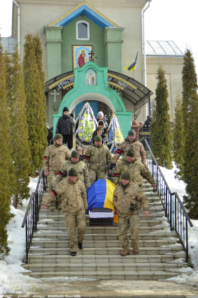 Був щирим та допомагав людям: у Шумській громаді попрощалися з воїном Дмитром Войцішевським (ФОТО)