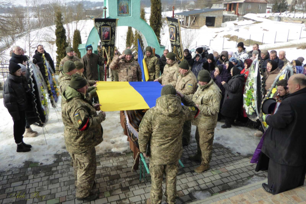 Був щирим та допомагав людям: у Шумській громаді попрощалися з воїном Дмитром Войцішевським (ФОТО)
