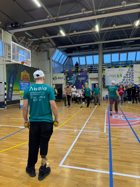 У Тернополі ветерани з усієї України змагалися за перемогу в лізі петанку (ФОТО)