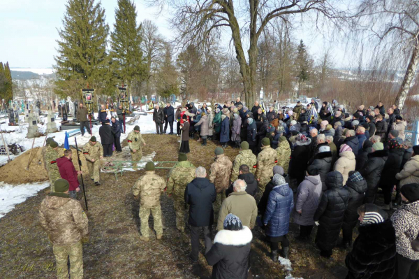 Був щирим та допомагав людям: у Шумській громаді попрощалися з воїном Дмитром Войцішевським (ФОТО)