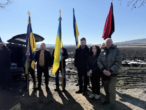 Заліщицька громада провела в останню дорогу захисника Василя Шевчука (фото)