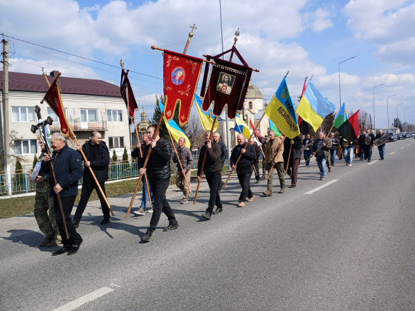Ворожий дрон обірвав життя 43-річного Захисника: Козівська громада попрощалася з Володимиром Сломою (фото)