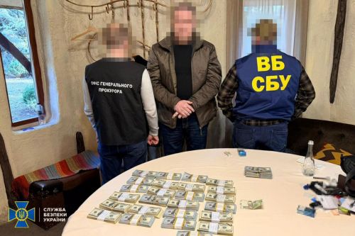 Самоочищення СБУ: внутрішня безпека затримала двох високопосадовців обласних управлінь (фото)