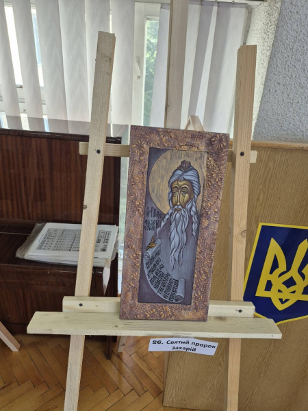 Виставка ікон Володимира Шерстія «З вірою до Перемоги» відкрилася у Заліщицькому обласному госпіталі (фото)