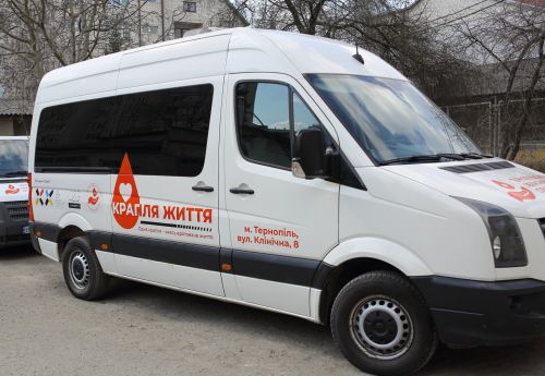 Бладмобіль курсує Тернопільщиною: 2 квітня донорів чекають на виїзній донації у Більче-Золотому