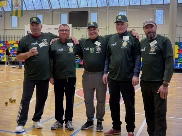 У Тернополі ветерани з усієї України змагалися за перемогу в лізі петанку (ФОТО)