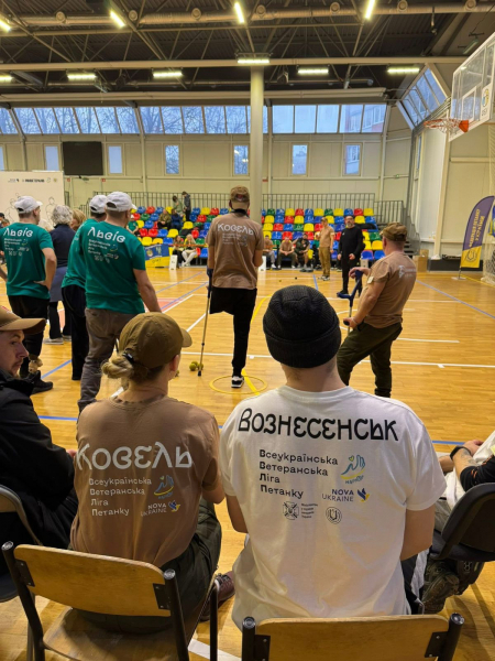 У Тернополі ветерани з усієї України змагалися за перемогу в лізі петанку (ФОТО)