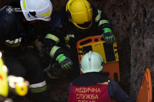 У Байківцях під час рятувальної операції стався повторний обвал: загинув чоловік, постраждали рятувальники (фото)