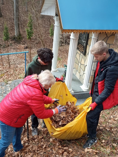 Впорядкували святе джерело та урочище Монастирок учні та вчителі Бережанського ліцею (фото)