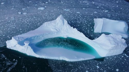 До Всесвітнього дня води опублікували фото, яким різним її колір може бути в Антарктиці