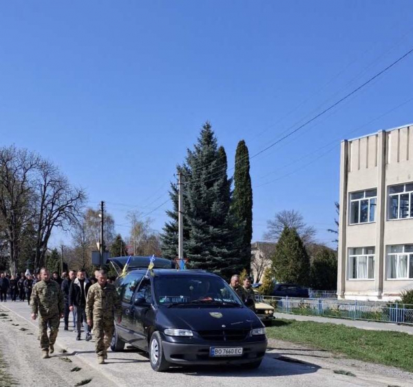 У Гусятинській громаді попрощалися з Героєм Володимиром Гургачем (фото)