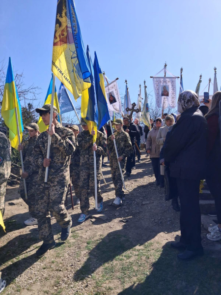 У Гусятинській громаді попрощалися з Героєм Володимиром Гургачем (фото)