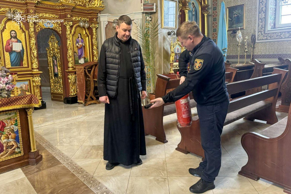 Перед Великоднем на Тернопільщині посилили заходи безпеки у храмах (фото)