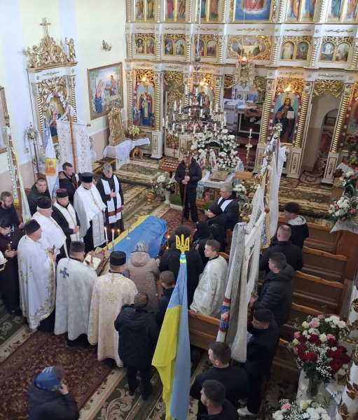 У Гусятинській громаді попрощалися з Героєм Володимиром Гургачем (фото)