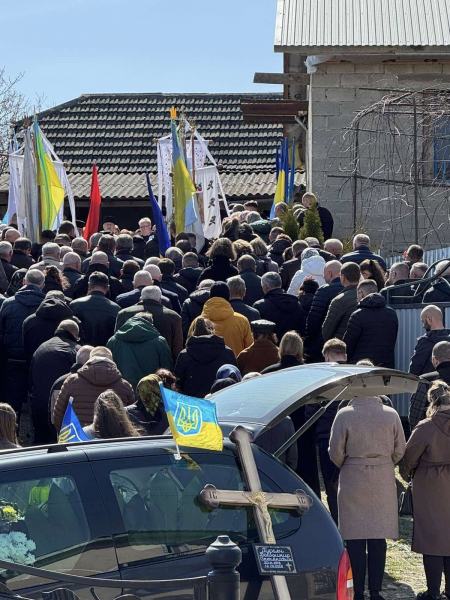 У Гусятинській громаді попрощалися з Героєм Володимиром Гургачем (фото)