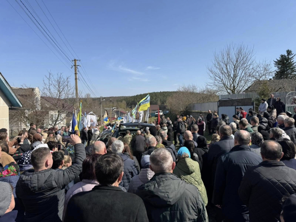 У Гусятинській громаді попрощалися з Героєм Володимиром Гургачем (фото)
