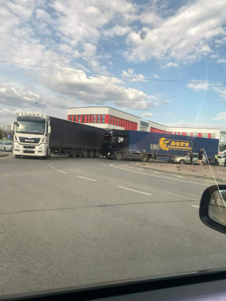 ДТП на кільці біля Петриків (фото)