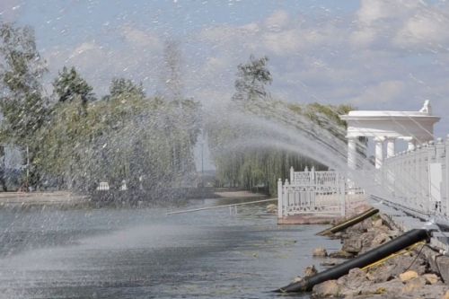 Готують до запуску аераційний фонтан на Тернопільському ставі (відео)