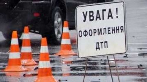 Аварія біля Озерної: 28-річний водій легкового авто постраждав (відео)