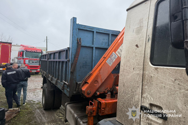Терміновий розшук: на Кременеччині водій збив на смерть велосипедиста та втік з місця аварії (фото)