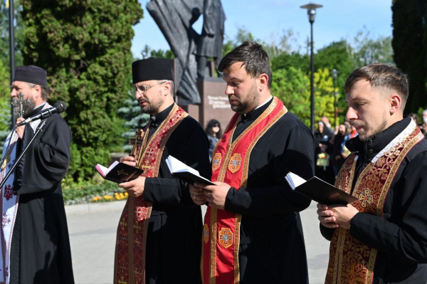 У Тернополі вшанували пам’ять загиблих героїв панахидою «Світло молитви в темряві війни» (фото)