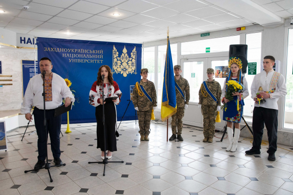 У ЗУНУ до Дня Героїв провели патріотичну акцію та відкрили виставку «Горизонти надії» (фото)
