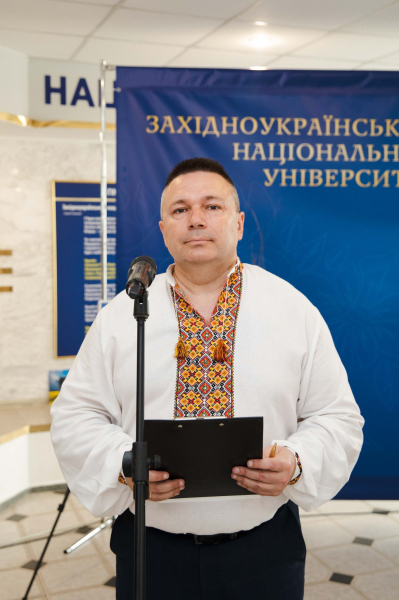 У ЗУНУ до Дня Героїв провели патріотичну акцію та відкрили виставку «Горизонти надії» (фото)