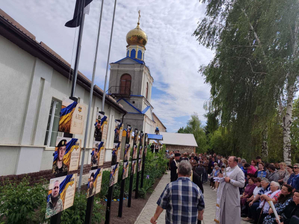 У Великих Дедеркалах відкрили Алею Надії для родин полонених і зниклих безвісти захисників (фото)
