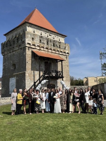 Весілля у Скалатському замку: одружився військовий з Тернопільщини (ФОТО)